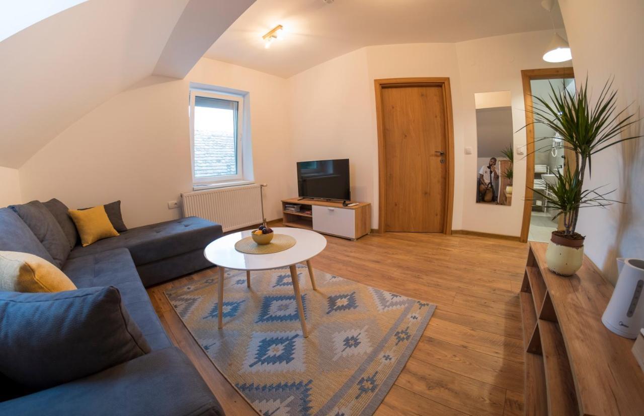 Petlov Salas Rooms Novi Sad Extérieur photo